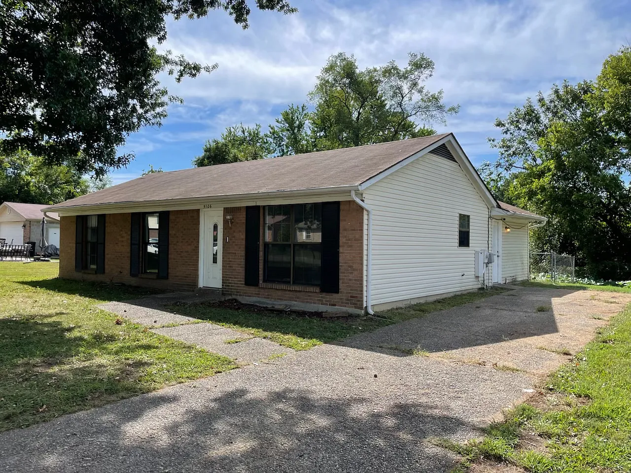 3 bed, 1300 sqft, $1,800 — Photo 2