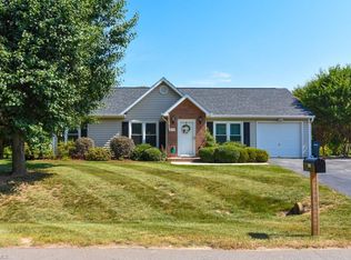 6320 Hampton Knoll Rd, Clemmons, NC 27012