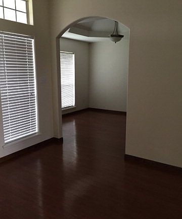 5th image of 909 N Yale Dr