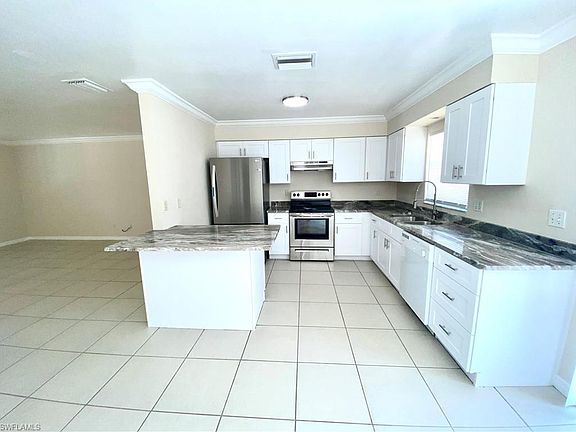 4th image of 221 SE 19th Ln