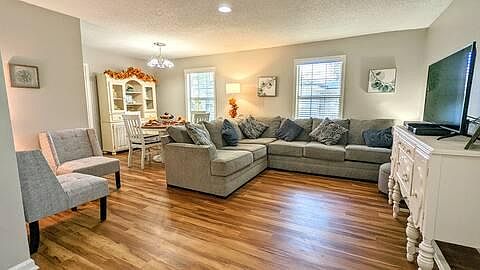 5th image of 404 W Island Square Dr