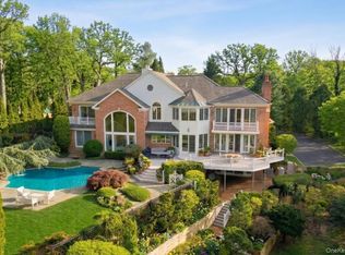 19 Cobblestone Court, Centerport, NY 11721