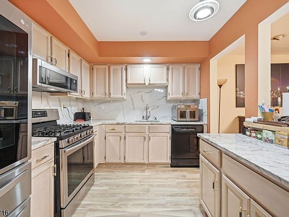 5th image of 48D Beacon Hill Rd #D