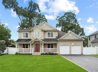 142 Wicks Rd #A, Commack, NY 11725