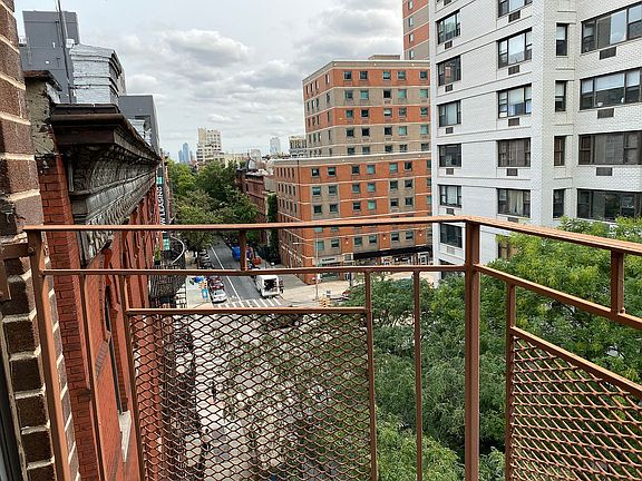 4th image of 85 E 10th St APT O