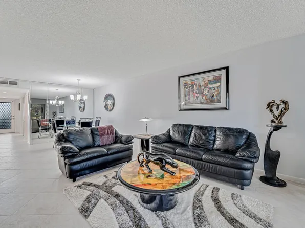 15301 Pembridge Avenue #49, Delray Beach, FL 33484