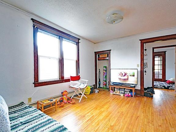 3rd image of 579 Front Ave #2