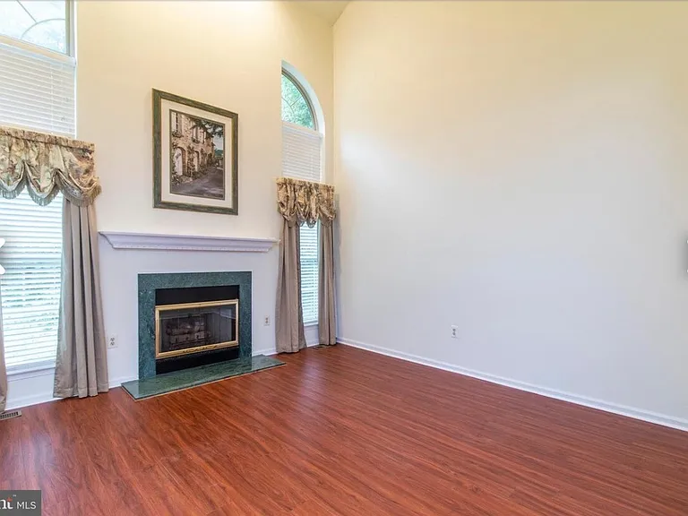 352 Glennbrook Way — Photo 1
