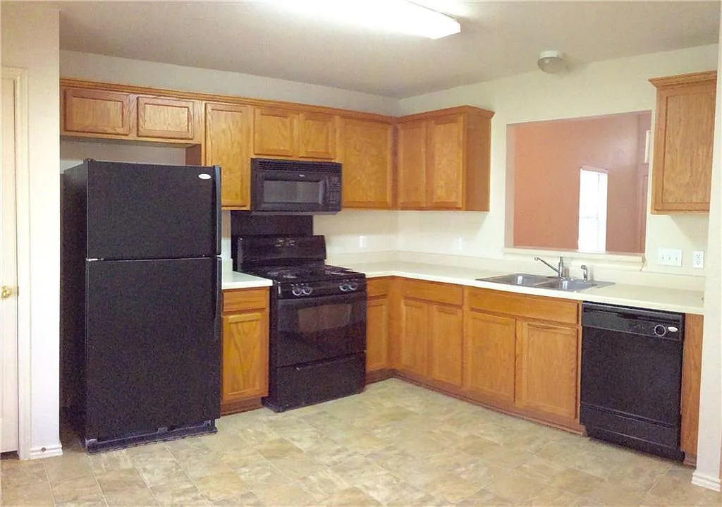 Building Photo - 2510 Jesse Owens Dr