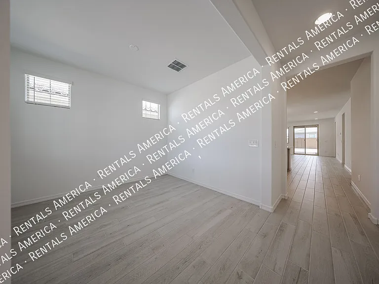 8725 W Windsor Blvd — Photo 4
