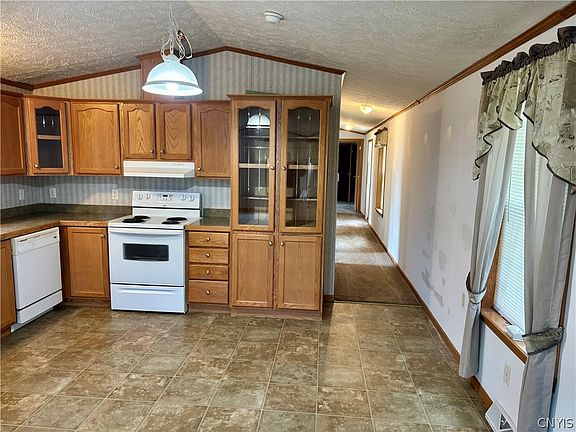 5th image of 54 Fairport Rd