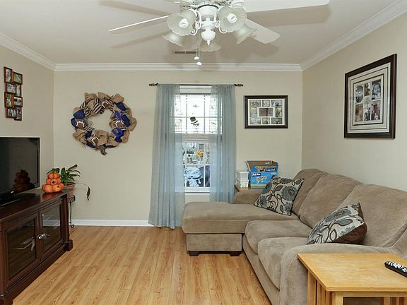 3rd image of 201 Mary Rose Ln