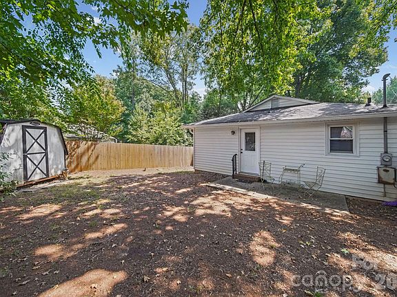 4th image of 215 Small St
