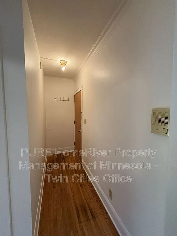 2 bed, 1.0 bath, 900 sqft, $1,250 — Photo 2