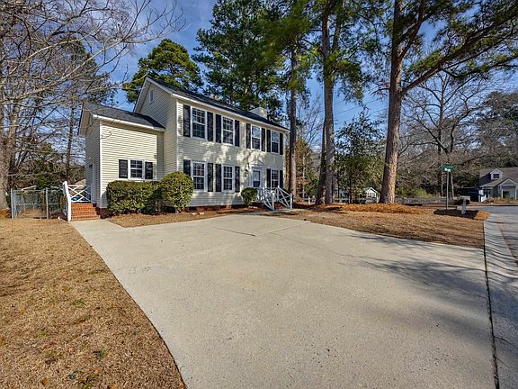 3rd image of 204 Sparrow Point Ct