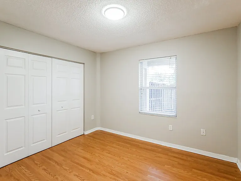 428 Lakeside Cir — Photo 13