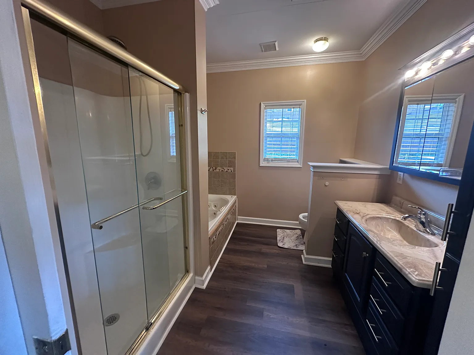 5 bed, 2300 sqft, $1,190 — Photo 3