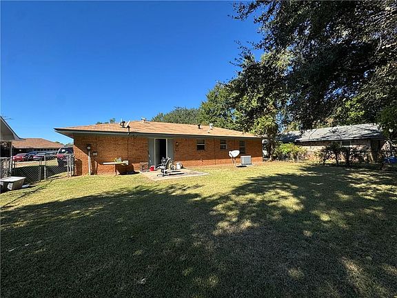 2nd image of 229 Tammye Ln