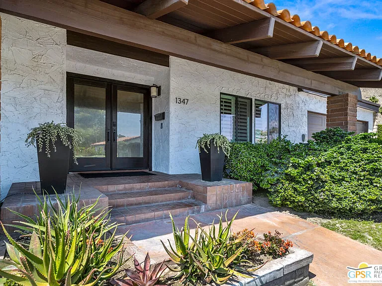 1347 Primavera Dr — Photo 3