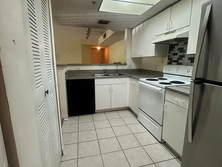 5011 Wiles Rd #207 — Photo 12