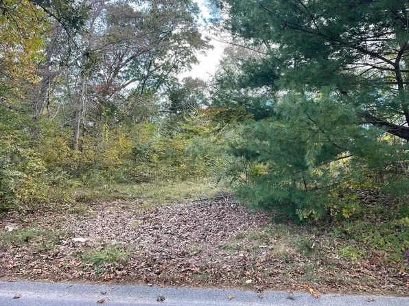 16 Lake Shore Dr, Falmouth, MA 02540