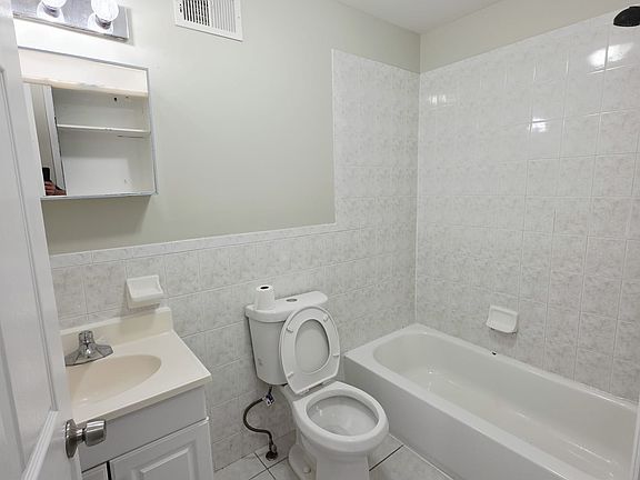 5th image of 132 Grant Ave #1A