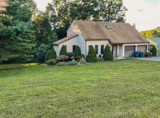 11 Scott Ln, Cromwell, CT 06416