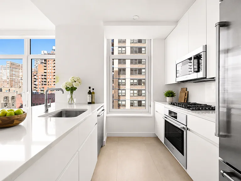 300 E 83rd St #12B — Photo 6