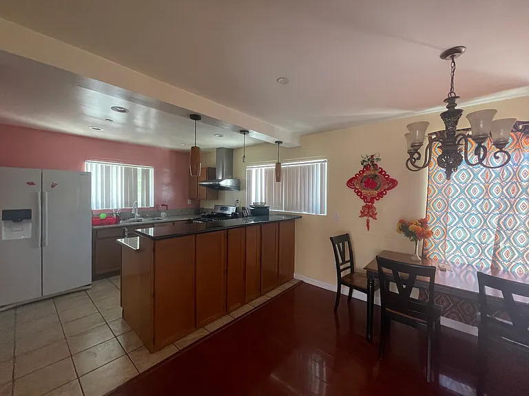 2548 Mayflower Ave #B — Photo 16