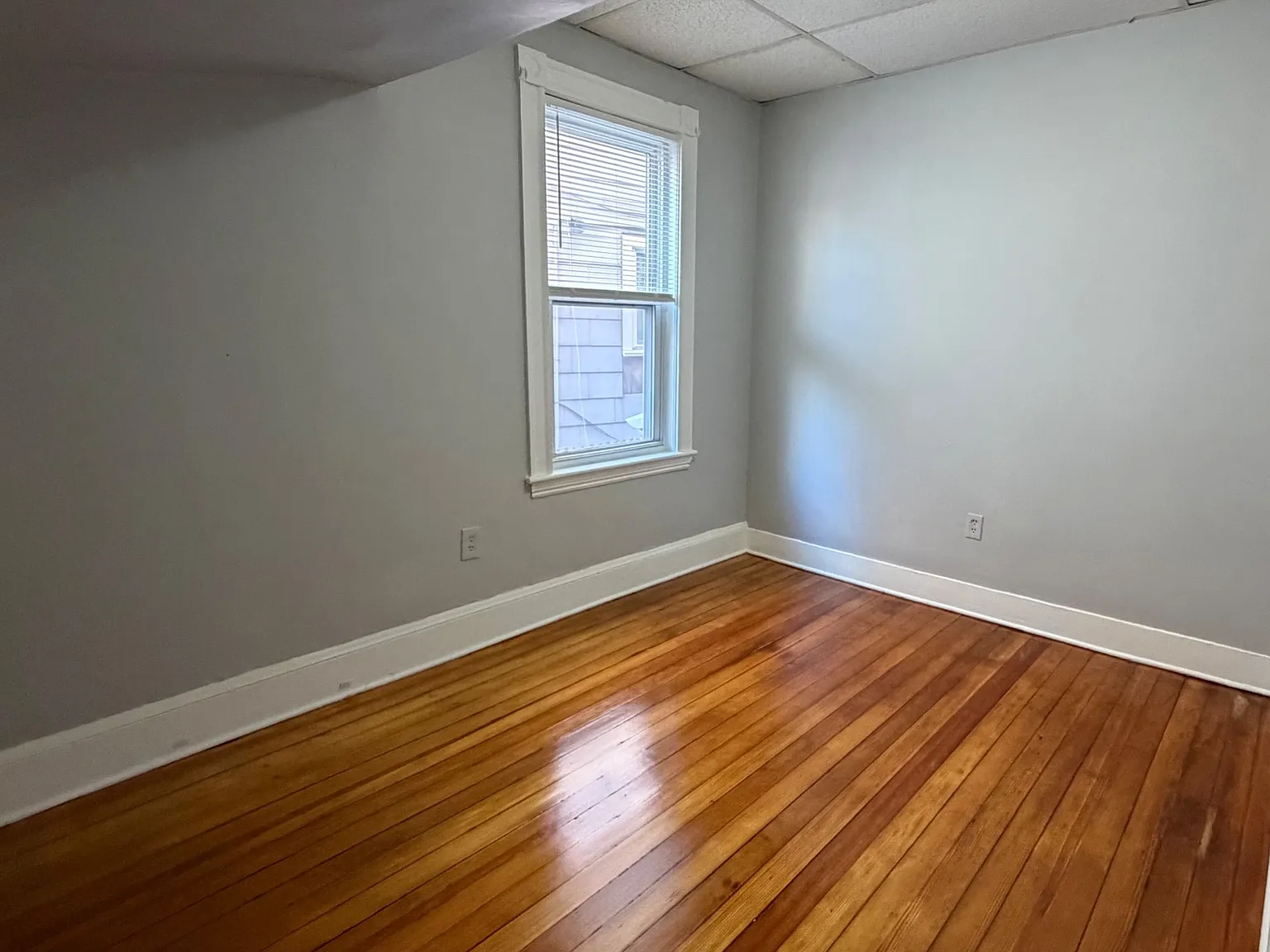 4 bed, 1000 sqft, $3,400 — Photo 1
