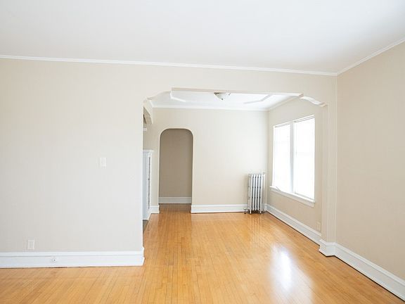 4th image of 1720 E Newton Ave #6
