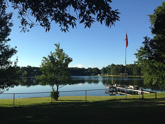2nd image of 1004 S Lake Dr