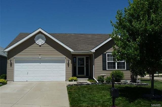 Low maintenance exterior with vaulted ceilings, HUGE patio, cul de sac lot and subdivision pool!