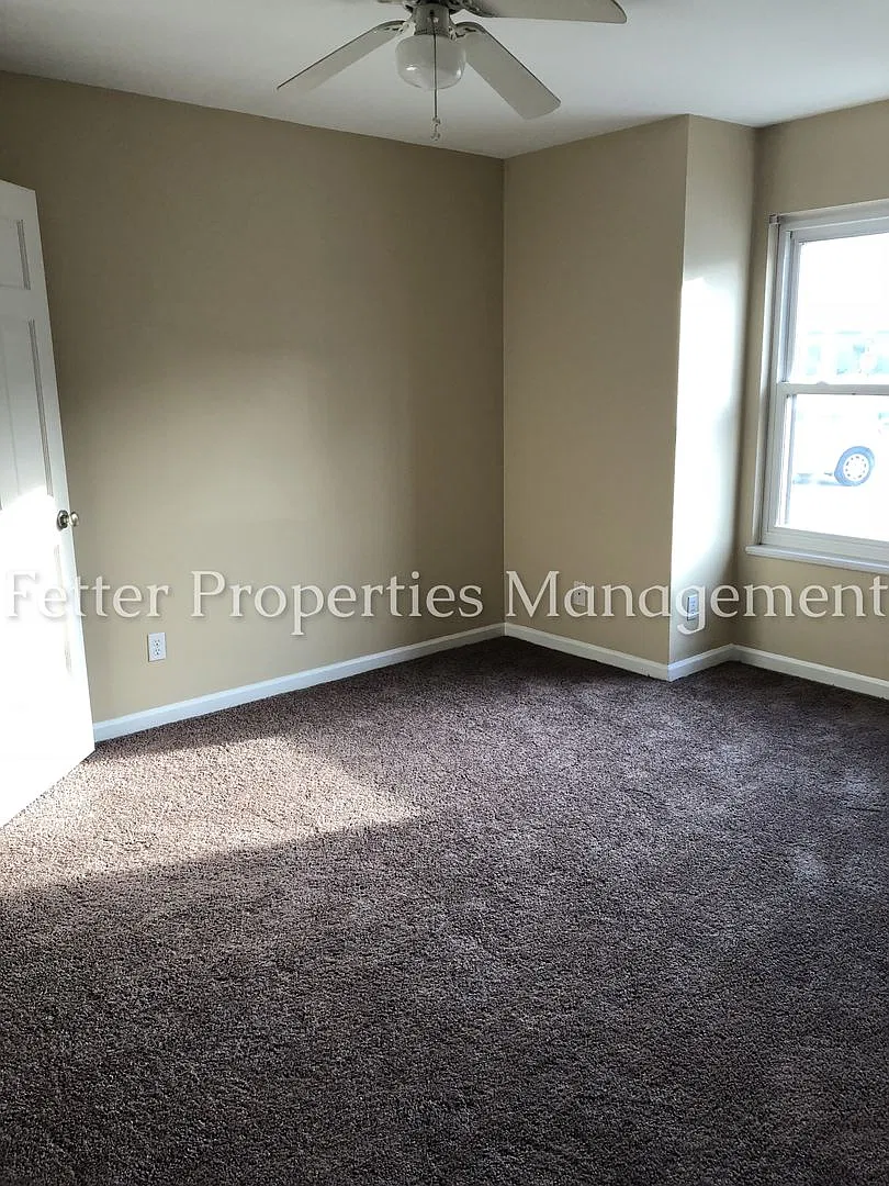 Nice East Side Condo — Photo 2