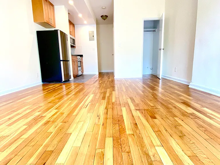 521 E 82nd St #2D — Photo 4