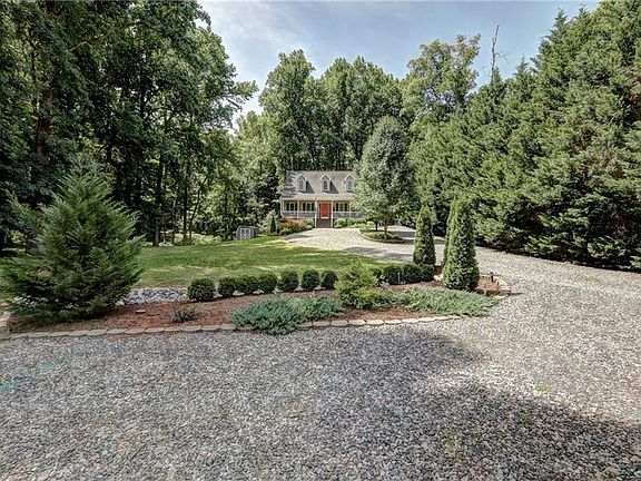 3rd image of 7 Oakridge Ave