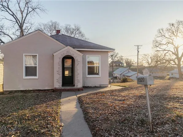 1520 S 7th St, Atchison, KS 66002