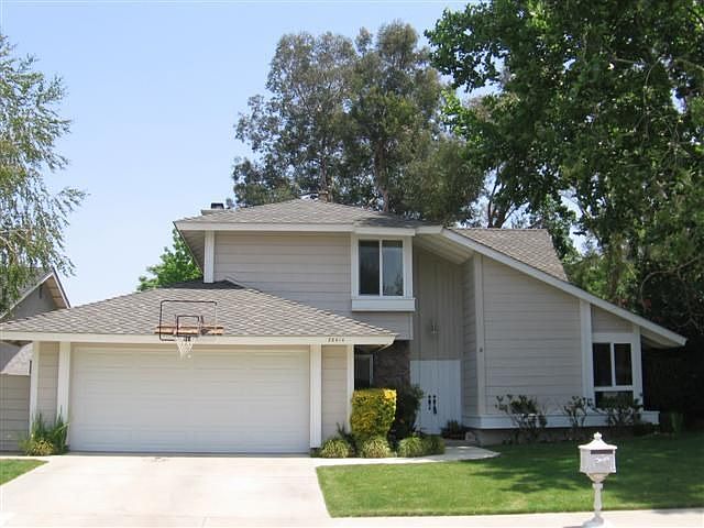 Beautiful Curb Appeal on Culdesac 