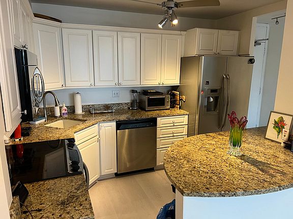 4th image of 1560 N Sandburg Ter APT 1510
