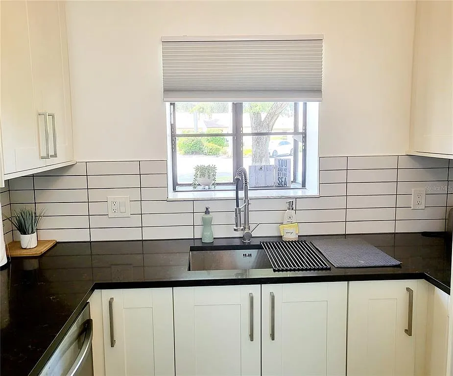 1 bed, 1.0 bath, 693 sqft, $1,800 — Photo 4