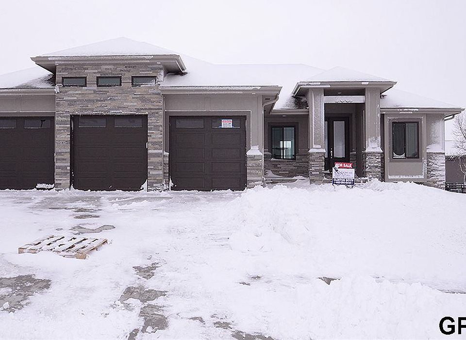 1st image of 21003 William St