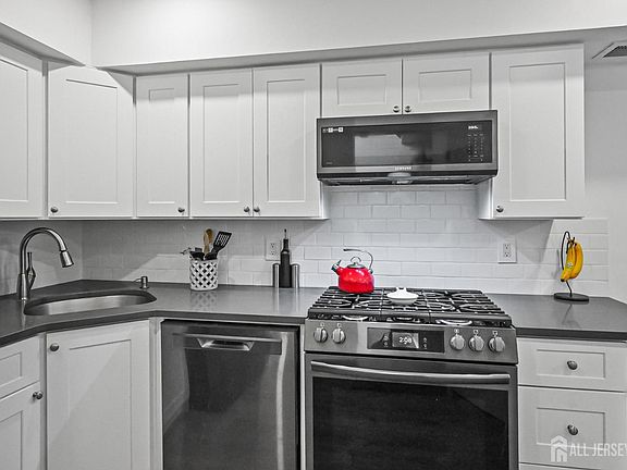 5th image of 67 Galewood Dr APT B