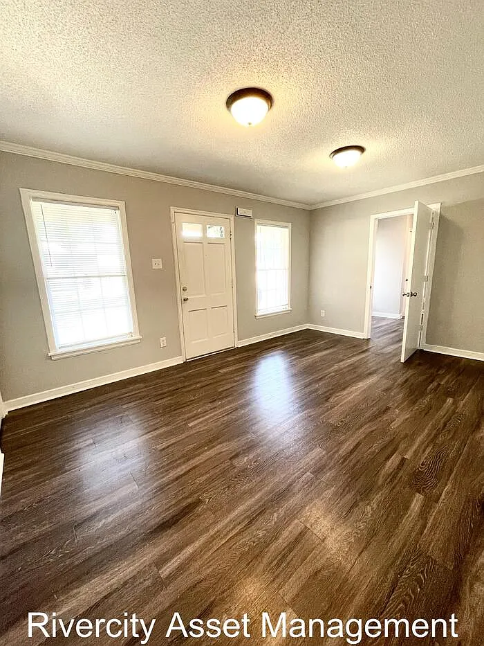 3 bed, 1.5 bath, 1400 sqft, $1,595 — Photo 4