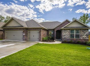 1109 Sycamore St, Cave Springs, AR 72718