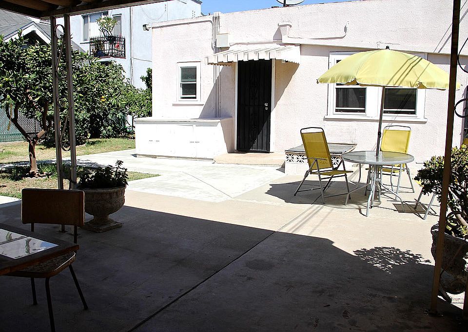 Front entrance, with patio area and BBQ area. Away from traffic, walking distance to public transit, restaurants, grocery stores, beaches, bike paths and coffee shops.