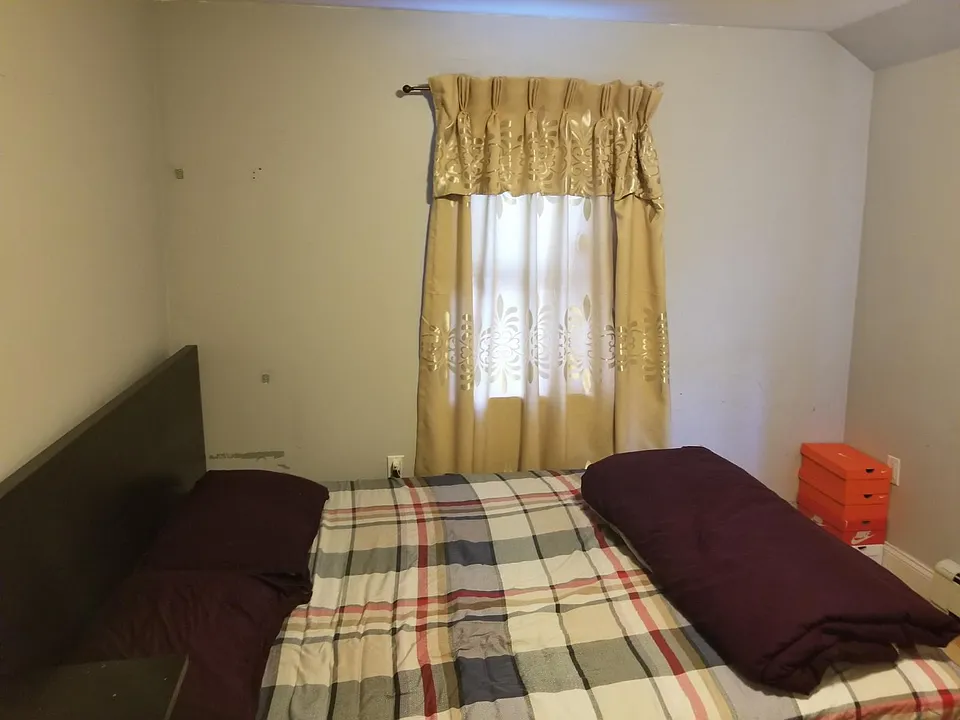100 Saunders St