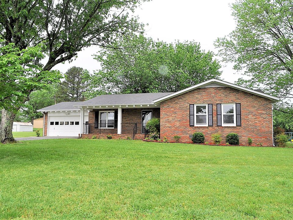 1st image of 8 Lori Dr