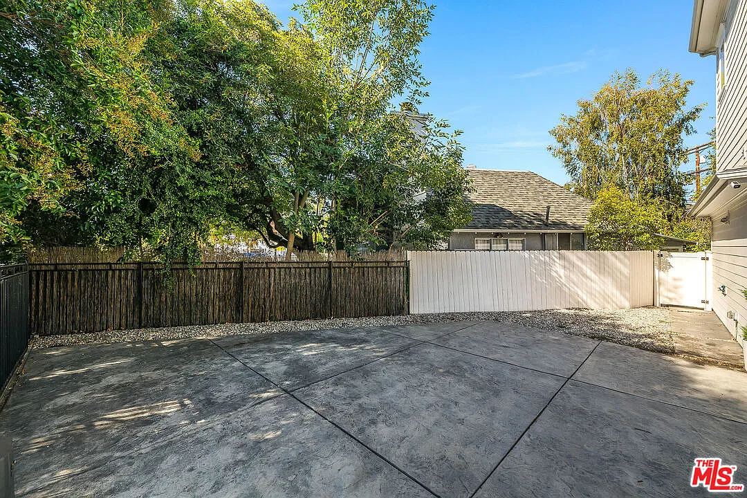 4 bed, 4.0 bath, 3706 sqft, $11,999 — Photo 4