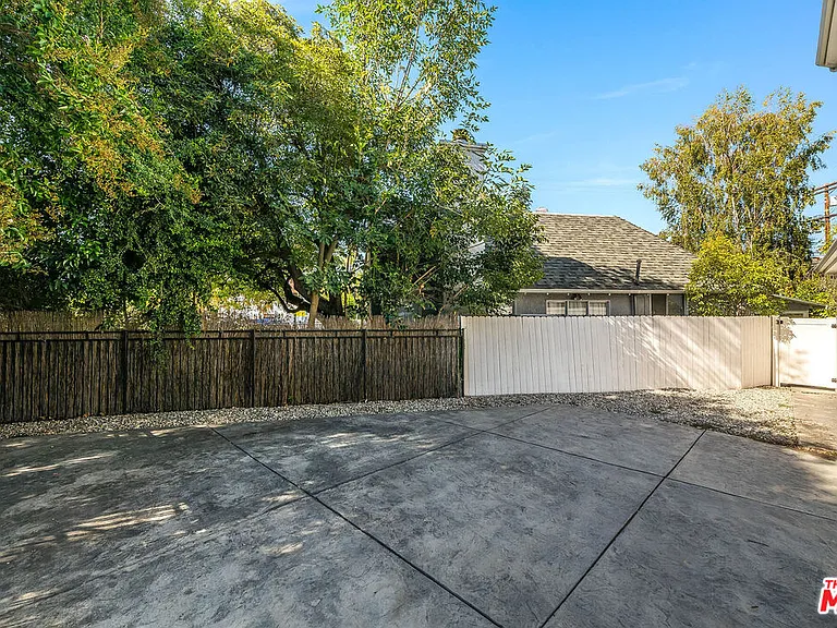 4222 Woodman Ave — Photo 4