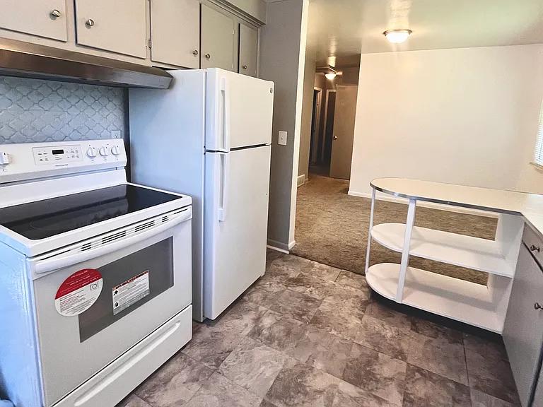 719 W Bundy Ave — Photo 8
